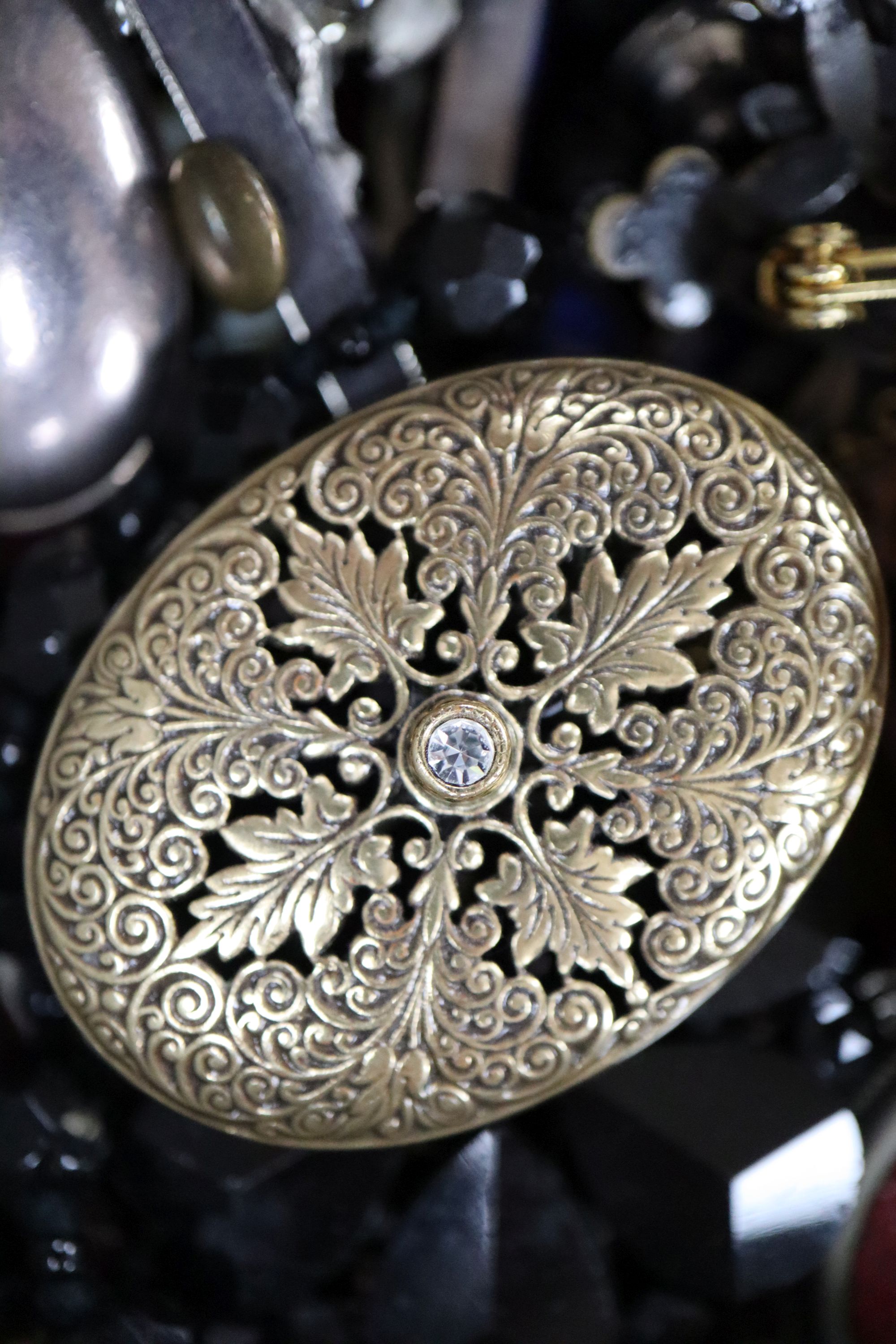 A small quantity of mixed jewellery, including a white metal locket on chain, a white metal and lapis lazuli bracelet, etc.